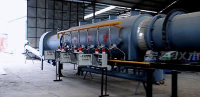 連續(xù)式炭化爐是一種可以將稻殼、椰殼等生物質廢料轉化為高品質碳粉的設備