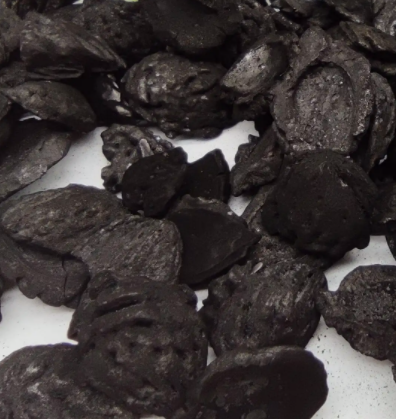 碳化爐+破碎機(jī)，輕松加工椰殼碳顆粒用于生產(chǎn)活性炭、燒烤碳棒等等