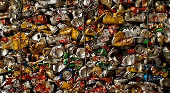 廢棄的易拉罐還可以進(jìn)行脫漆再生處理，獲得多種金屬元素