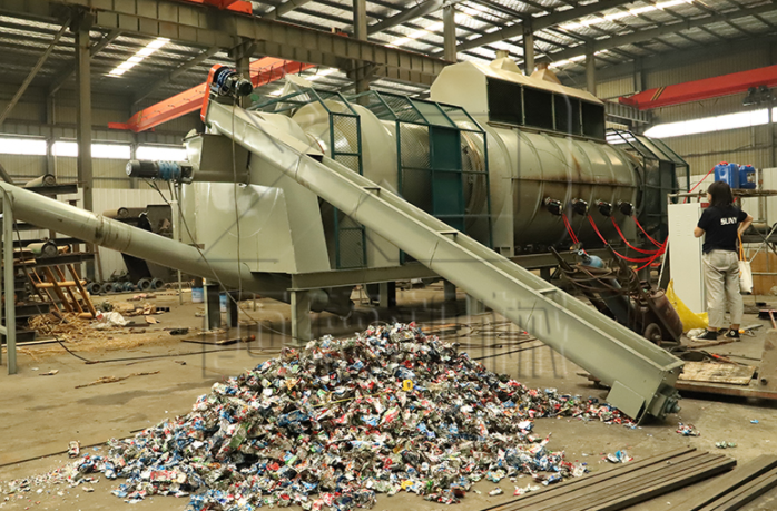 利用連續(xù)式滾筒碳化爐，易拉罐脫漆更便捷