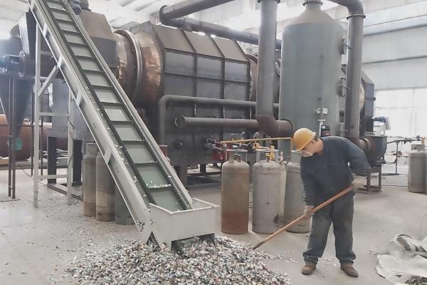 易拉罐脫漆爐：革新您的脫漆流程，河南西德機(jī)械設(shè)備