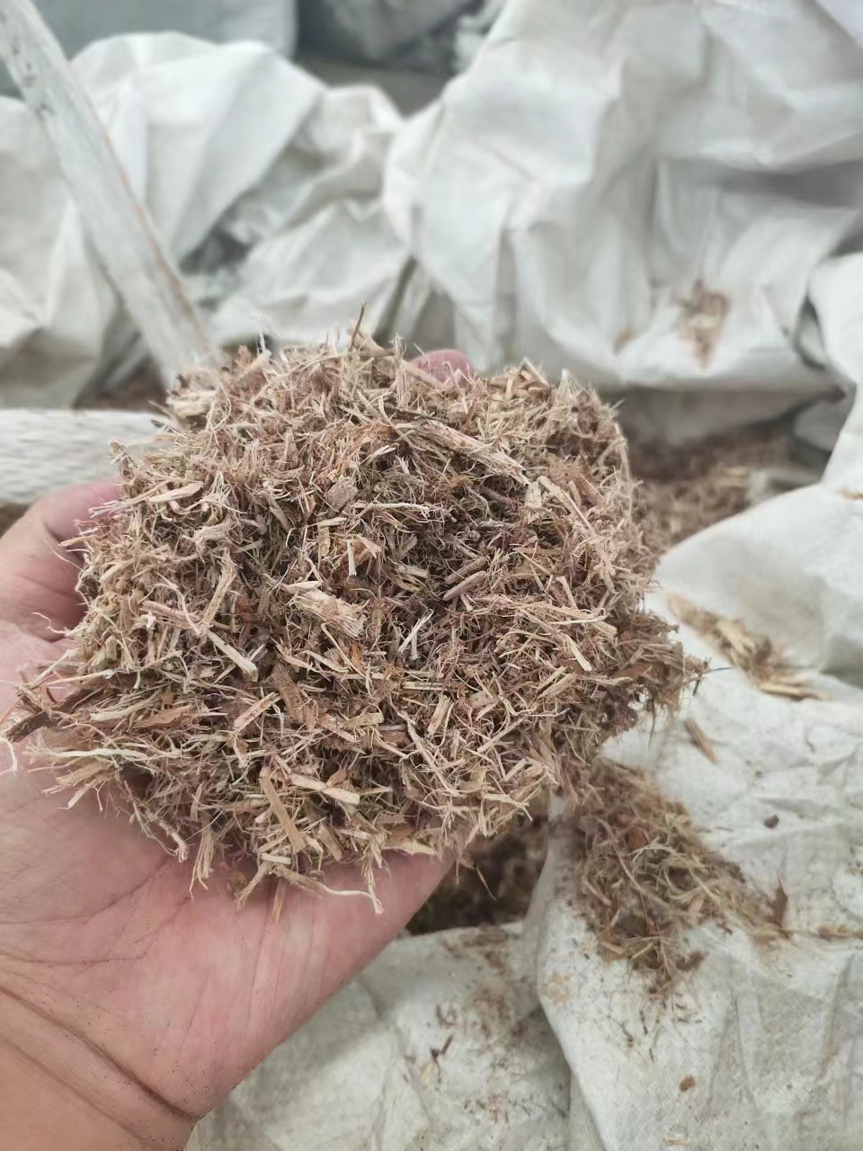 連續(xù)式碳化處理，生物質原料含水量要求