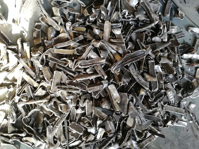 <strong>廢舊斷橋鋁的脫漆處理方法及其優(yōu)勢(shì)介紹</strong>